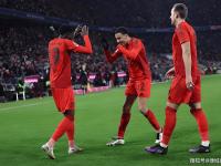 半岛体育体育app下载-拜仁主场大胜莱比锡，欧冠领跑大秀