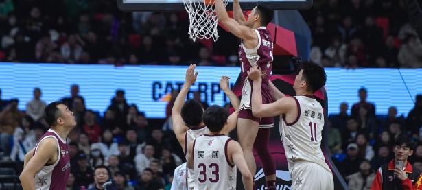 半岛体育体育地址-强强对抗！国家男篮队与全明星队赛场激战