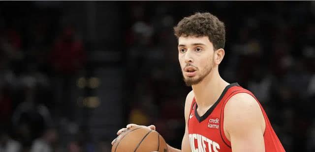 活塞中锋成为比赛焦点，表现稳定受赏识的简单介绍