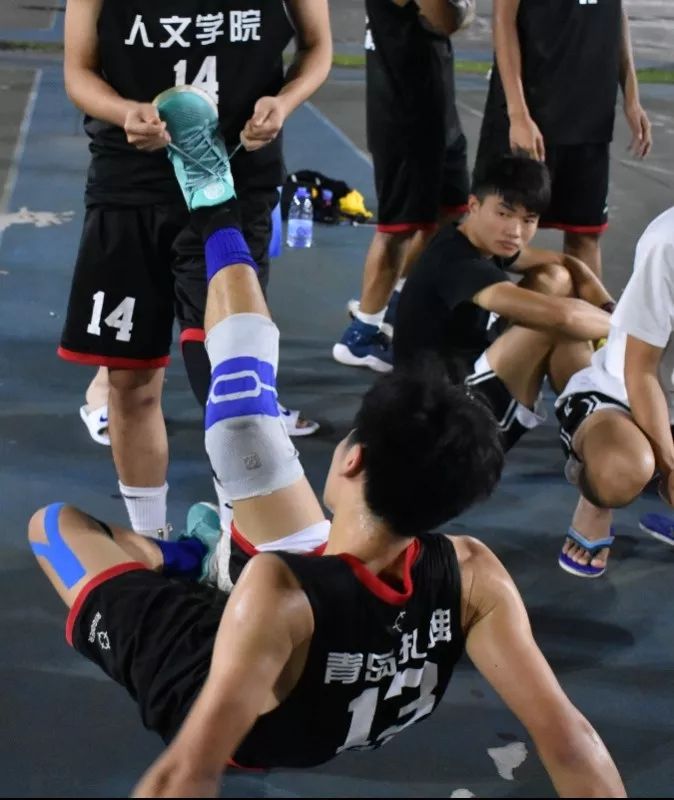 战术变化频繁,双方你来我往争夺胜利的简单介绍 战术变化频繁,双方你来我往争夺胜利的简单介绍