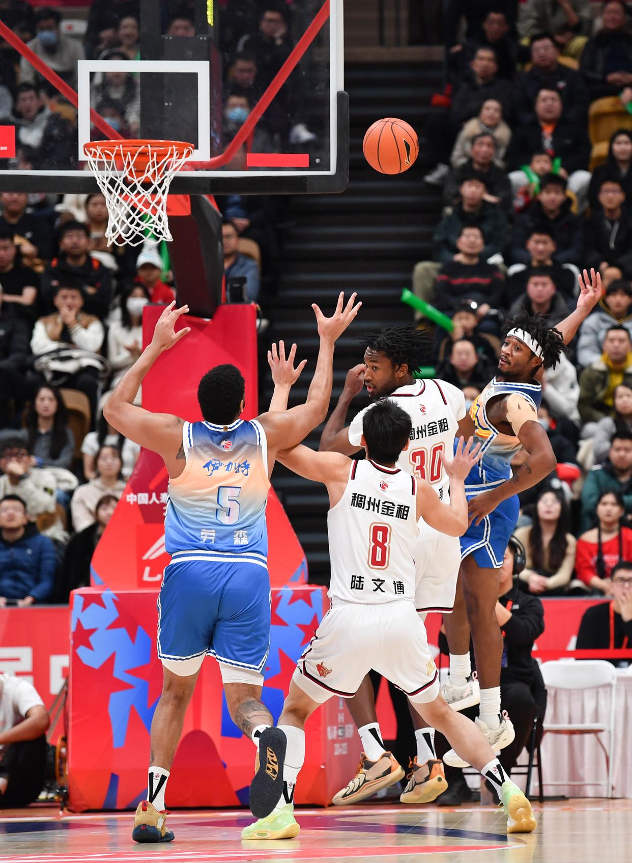 球员状态稳定,球队备战关键比赛 球员状态稳定,球队备战关键比赛