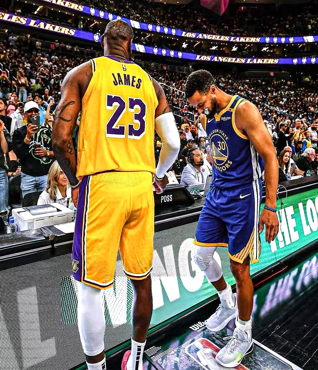 湖人大胜勇士，取得八连胜！