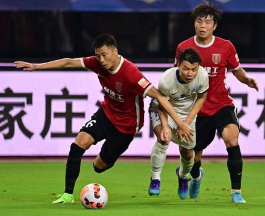 中超豪强逐鹿赛场,结果引人期待不已 中超豪强逐鹿赛场,结果引人期待不已