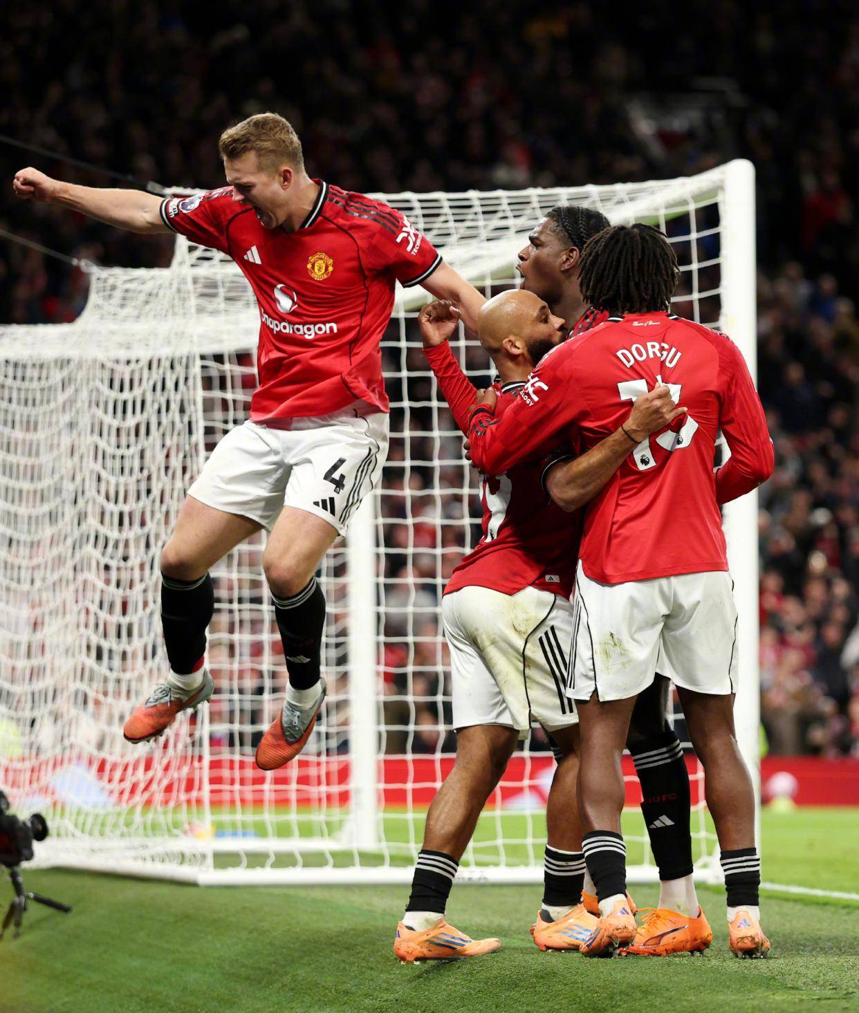 关于曼联轻取对手，士气高涨继续前进的信息