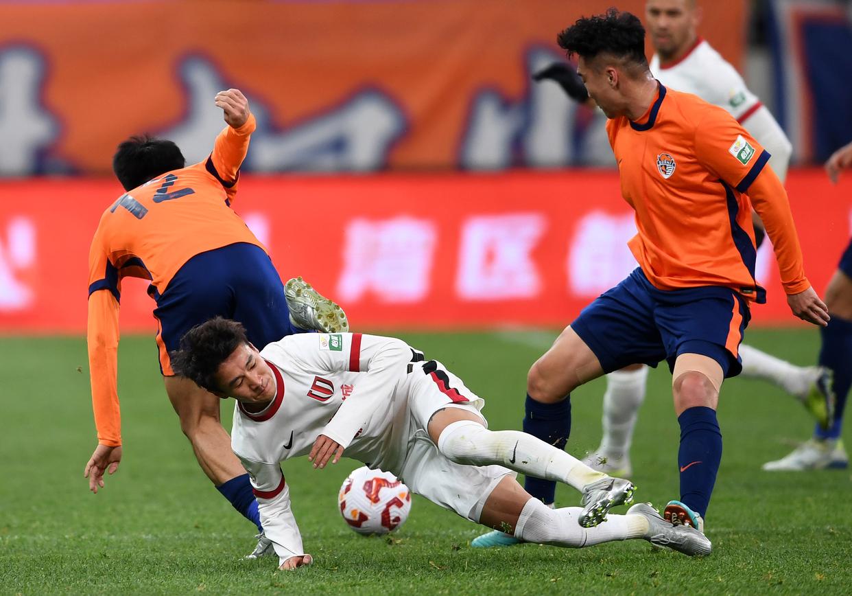 国内足球锦标赛火热进行，球员技术水平不断提升的简单介绍