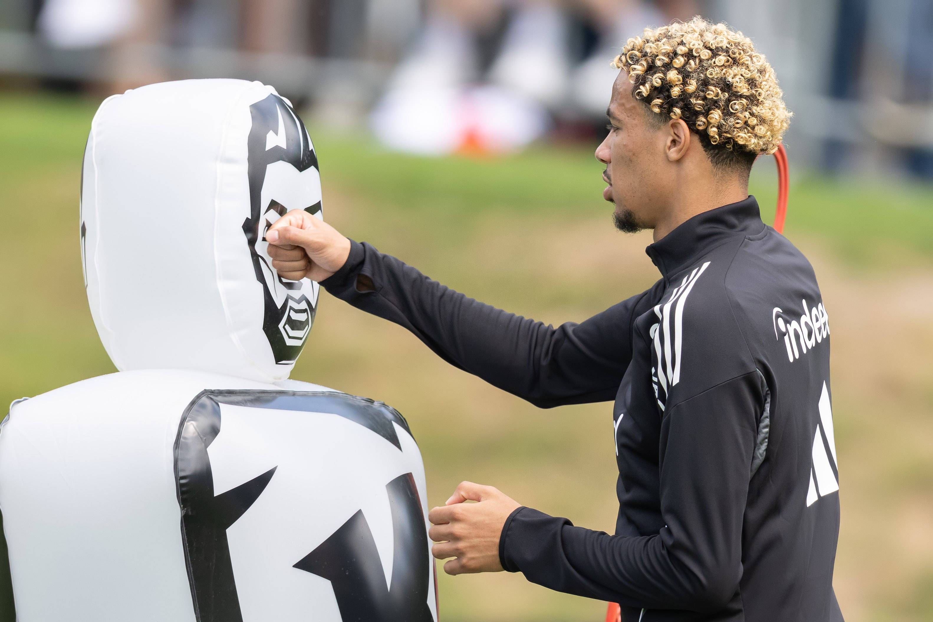 法兰克福签下巴西球员，增加中场火力的简单介绍