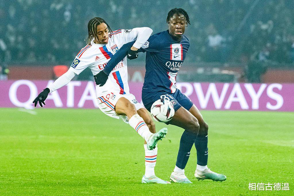 包含摩纳哥中场新星崭露头角，法甲联赛备战的词条