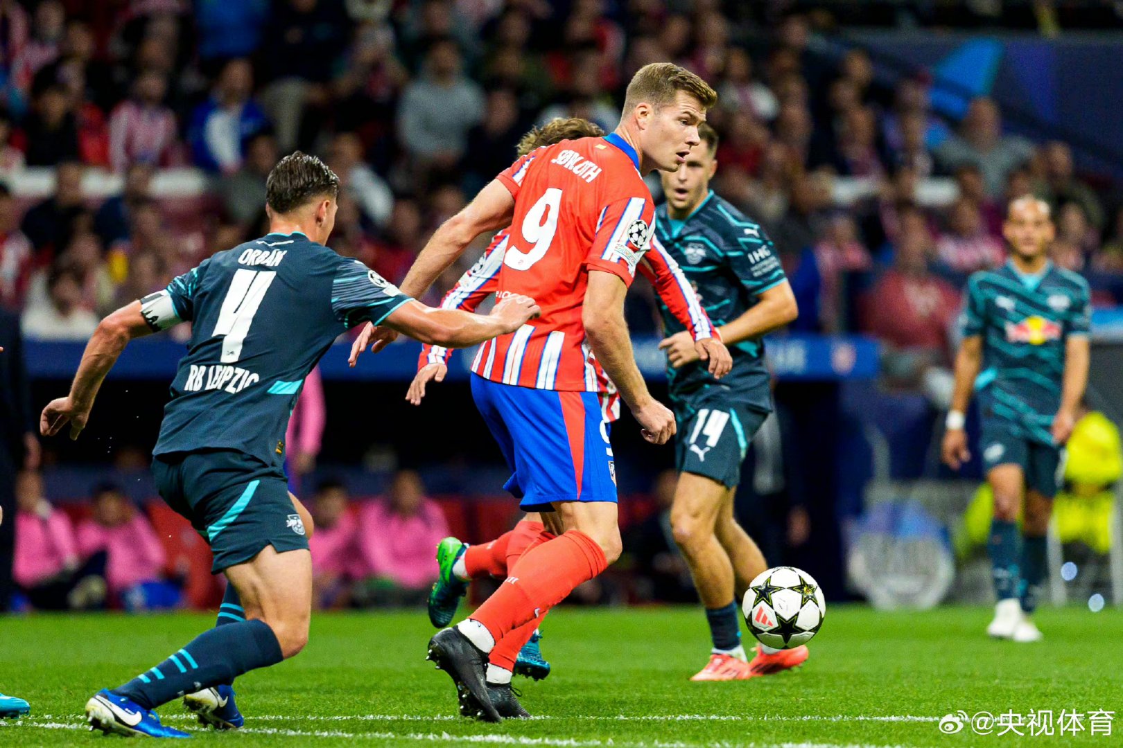 拜仁主场大胜莱比锡，欧冠领跑大秀