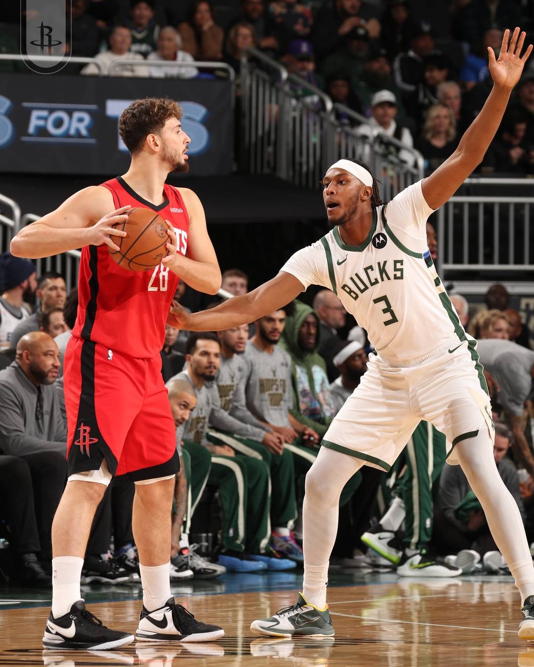 雄鹿中锋成功突破困境，为球队带来胜利信心的简单介绍